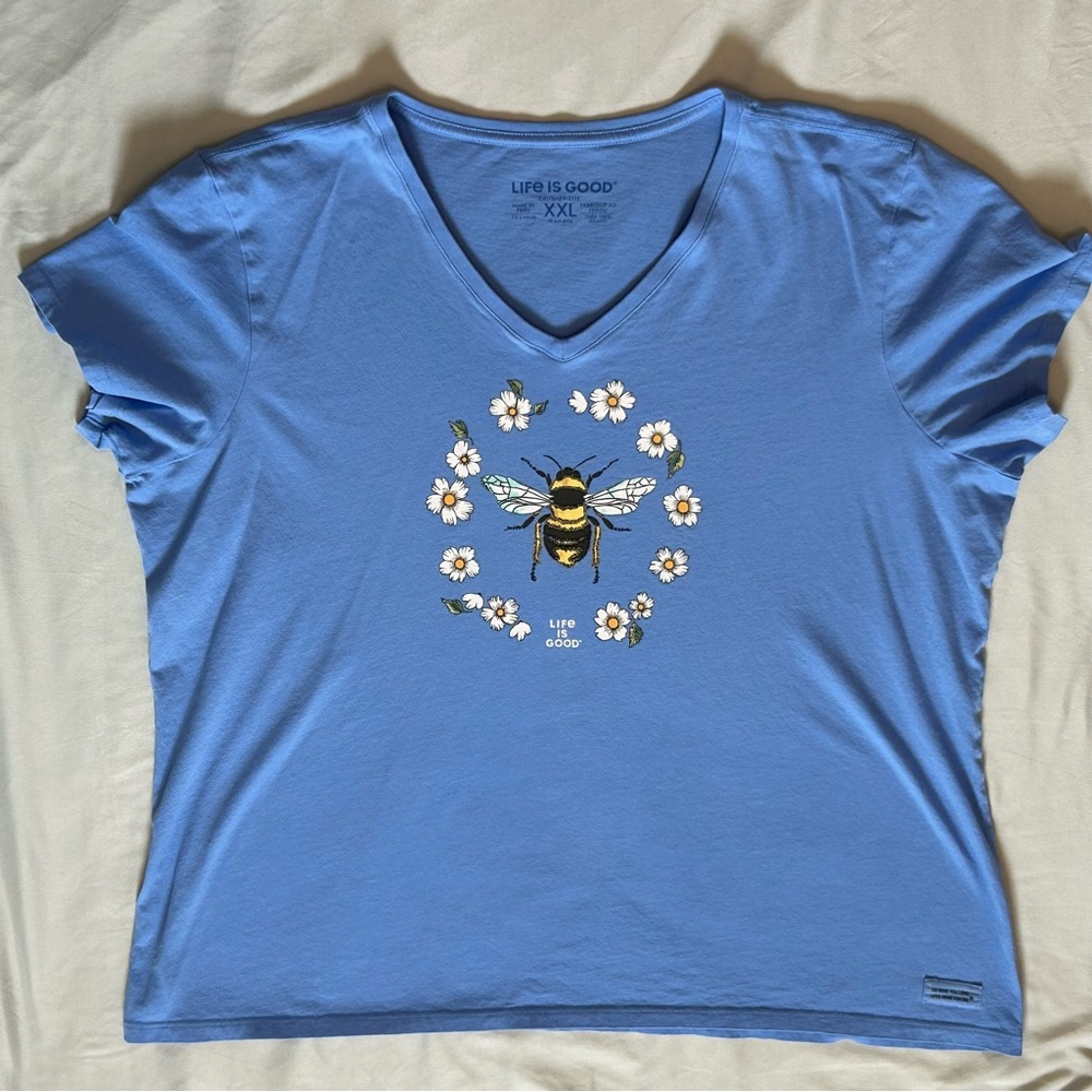 Life Is Good XXL Flowerbee Short Sleeve Vee Cornflower Blue Crusher-lite EUC